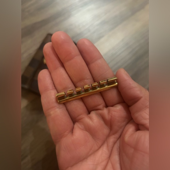 LV Damier Ebene Multicles 6 Key Holder - Picture 6 of 7